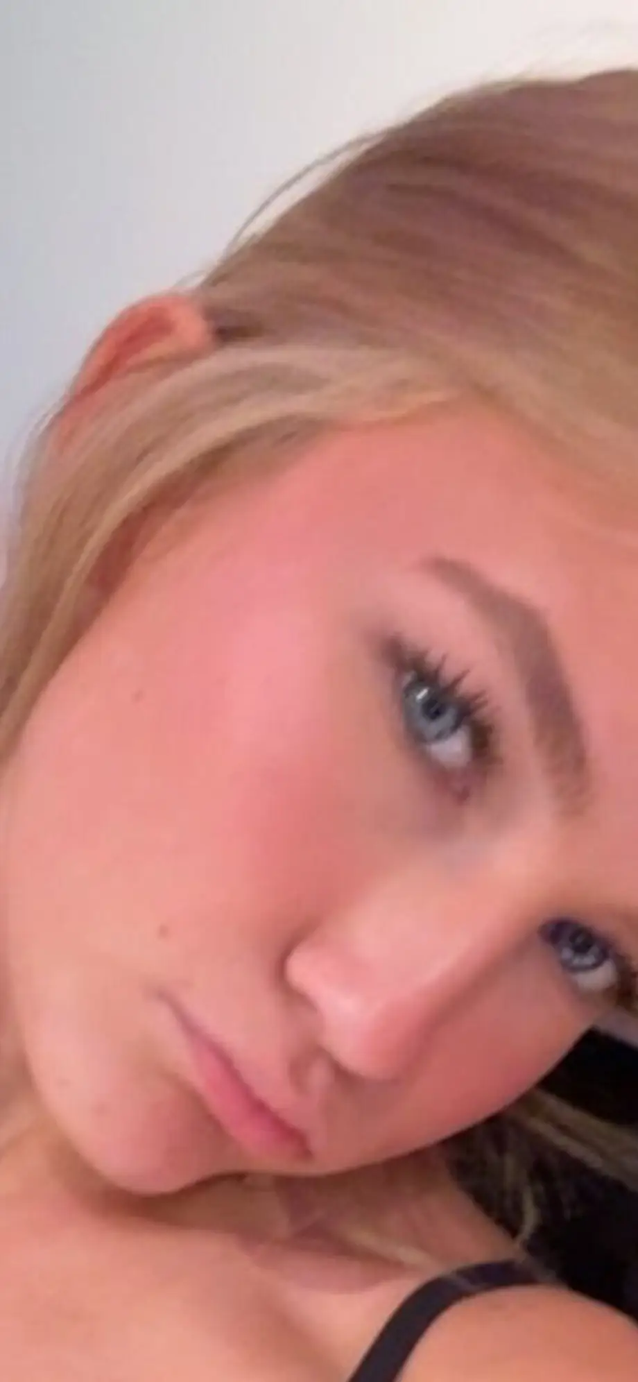 Emma Brooks TEEN w blue eyes 🟢 ONLINE 🟢