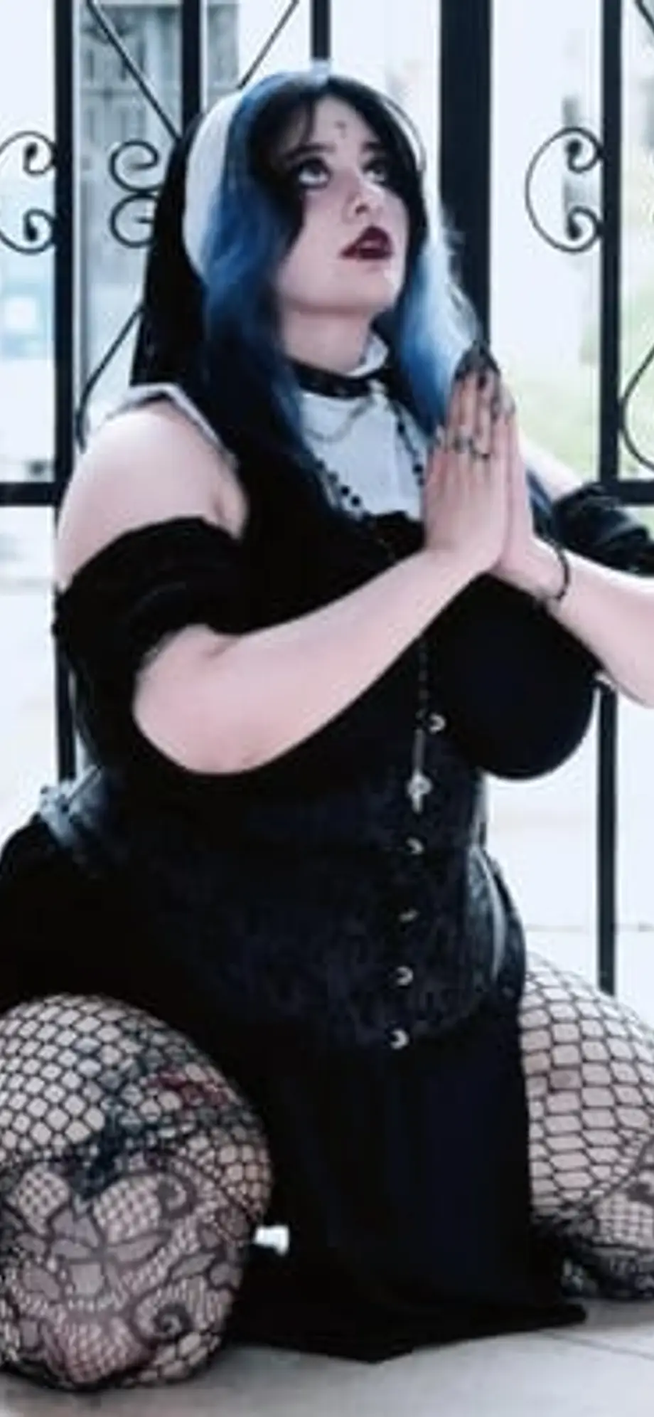 Raven Roth 🖤 livestream 9pm EST Friday June 5th 🖤