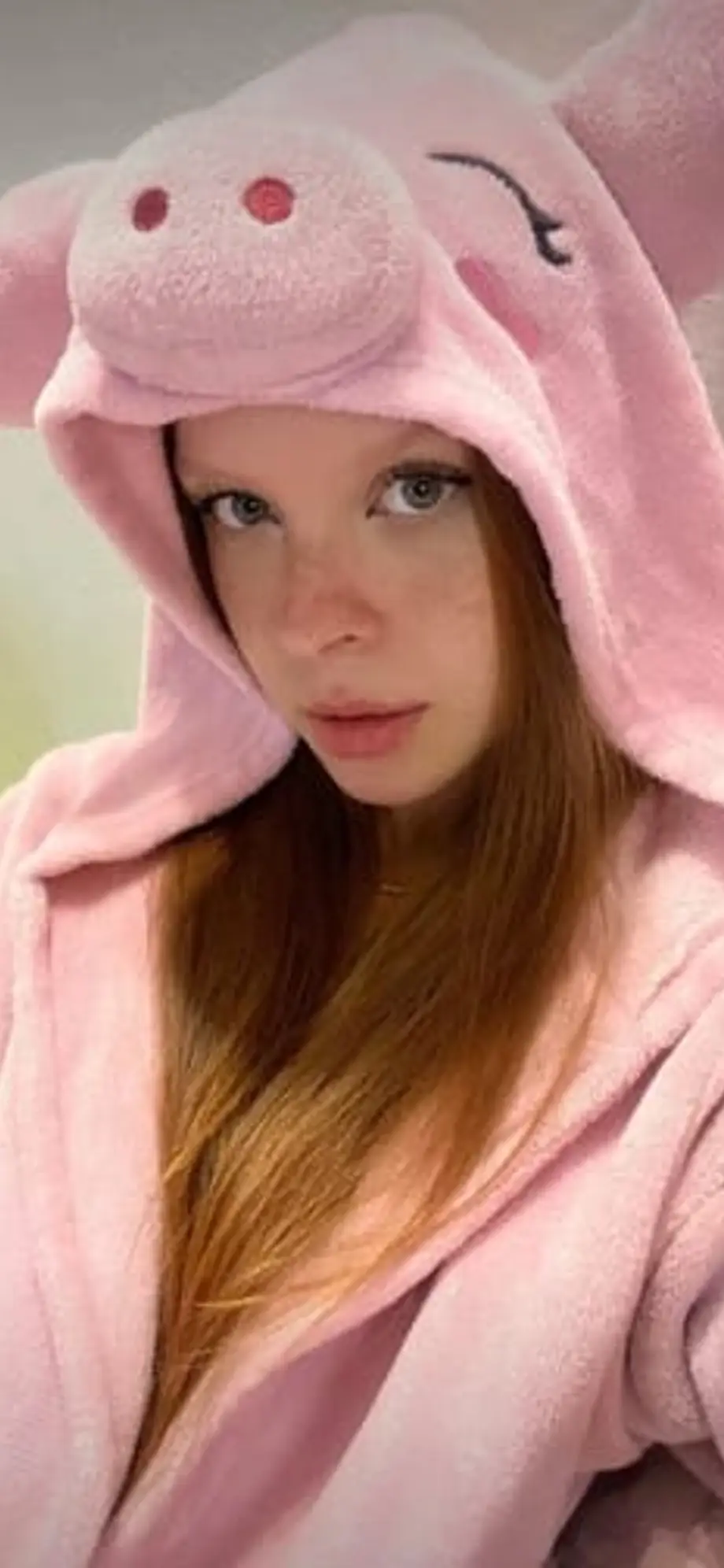Mia ≽^•⩊•^≼