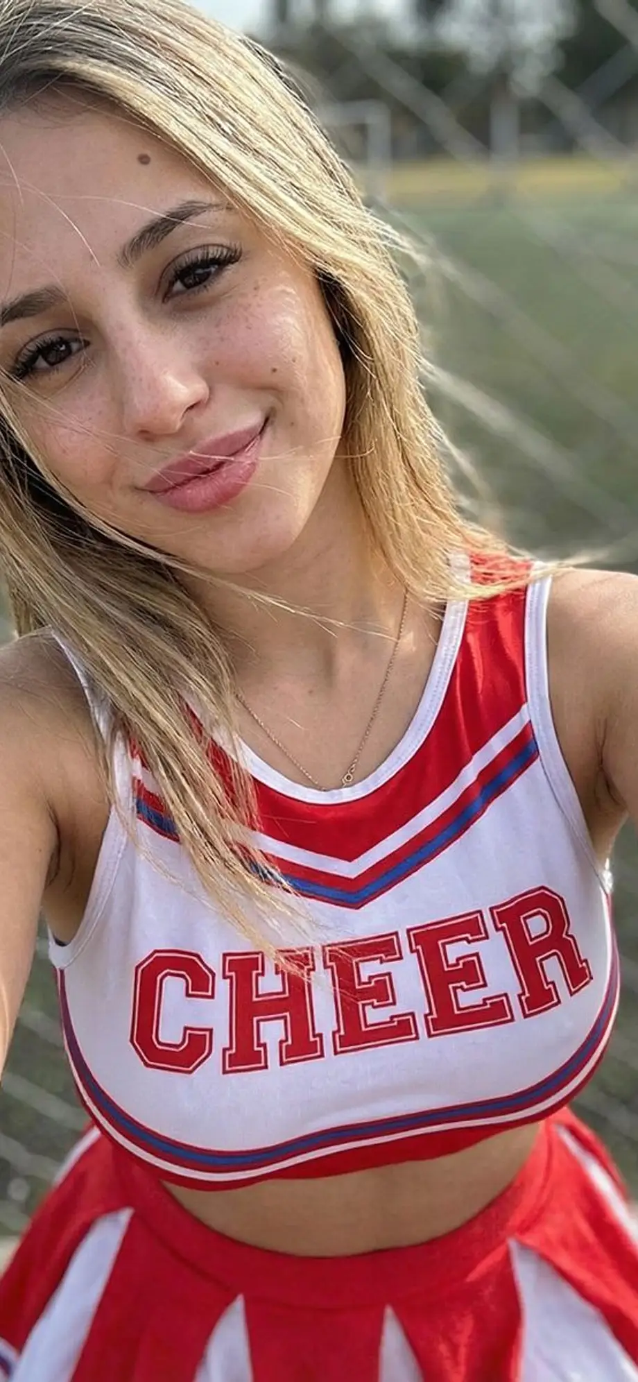Elena 😇 FREE PAGE 🥰