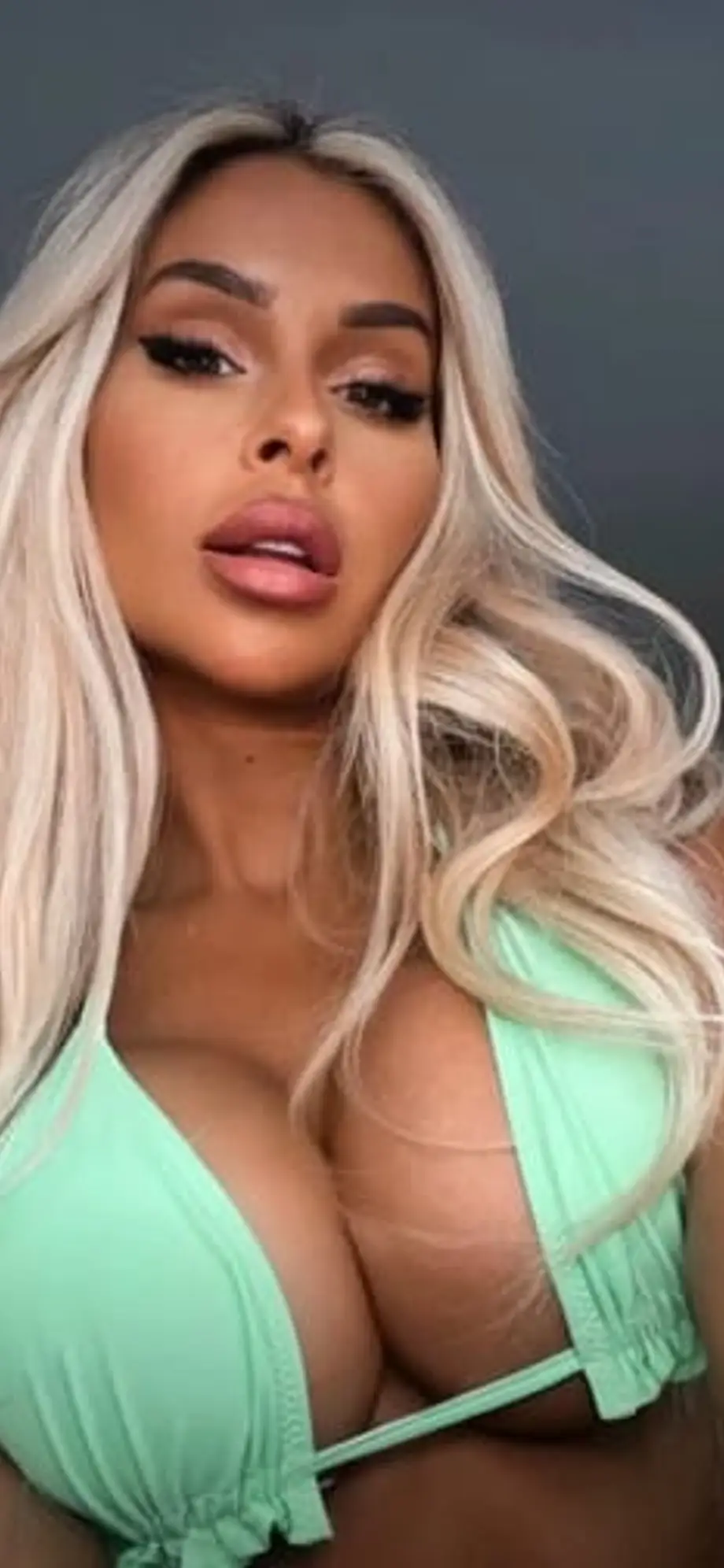 Mistress Mia 😈 Blonde Dom 👱🏼♀️ NEW